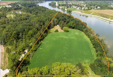 3981 Lost Dauphin Rd, De Pere, WI 54115
