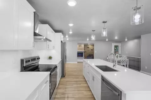 Kitchen - 1106 N Hawthorne Dr, Appleton, WI 54915 photo 4 of 4