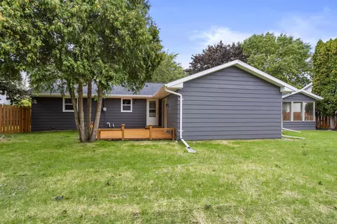 Exterior - 1106 N Hawthorne Dr, Appleton, WI 54915 photo 8 of 10
