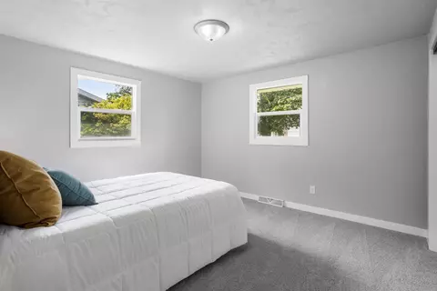 Bedroom - 1106 N Hawthorne Dr, Appleton, WI 54915 photo 2 of 5