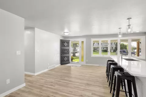 Entry Way - 1106 N Hawthorne Dr, Appleton, WI 54915 photo 1 of 1