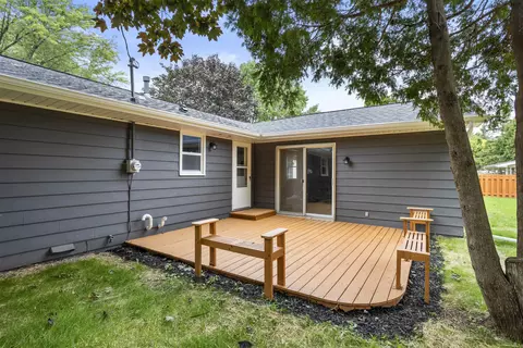 Exterior - 1106 N Hawthorne Dr, Appleton, WI 54915 photo 4 of 10