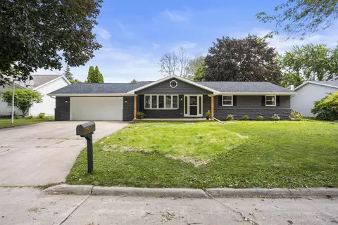 1106 N Hawthorne Dr, Appleton, WI 54915
