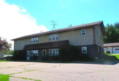 425 King Olavs Ln, Iola, WI 54945