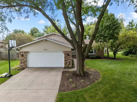 1651 Oakview Dr, Neenah, WI 54956