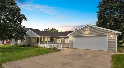 719 E Pearl St, Seymour, WI 54165