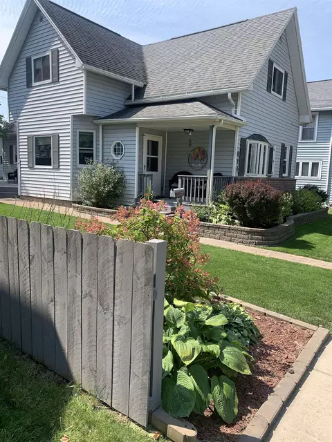 411 W 6th St, Kaukauna, WI 54130