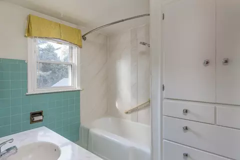 Bath - 1209 W Winnebago St, Appleton, WI 54914 photo 2 of 2