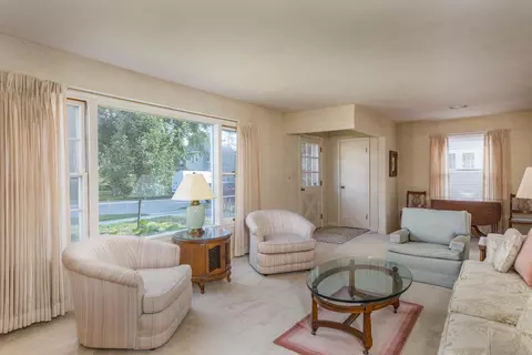 Living - 1209 W Winnebago St, Appleton, WI 54914 photo 2 of 3