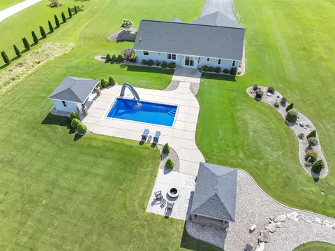 3028 S Whistling Wind Dr, De Pere, WI 54115