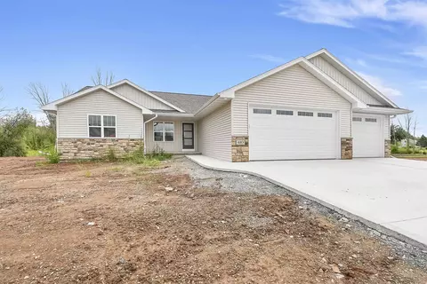 410 Rainbow Ct, Green Bay, WI 54303