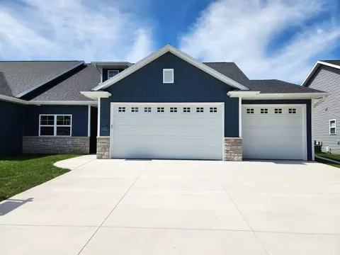 n9065 Southtowne Drive, Menasha, WI 54952