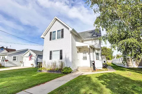 1130 6th St, Algoma, WI 54201