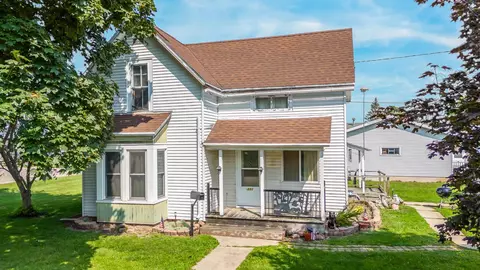 331 W Ontario St, Omro, WI 54963