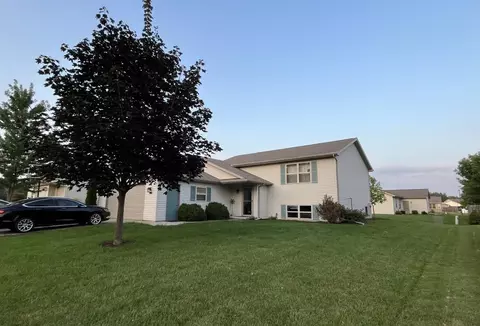 1061 Province Ter, Menasha, WI 54952