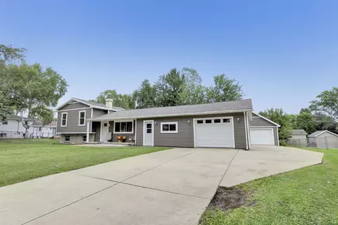 1366 Rockwell Rd, Green Bay, WI 54313