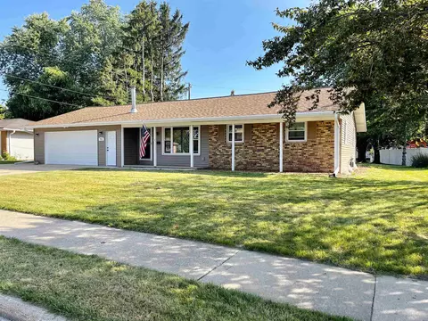 911 Jordan Rd, De Pere, WI 54115