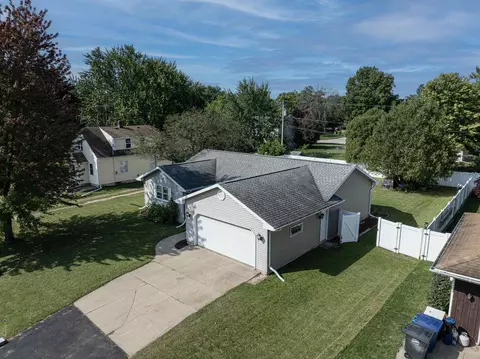 1366 Racine Rd, Menasha, WI 54952