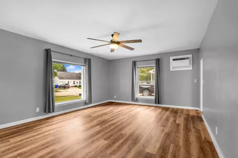 Living - 2109 N Division St, Appleton, WI 54911 photo 2 of 3