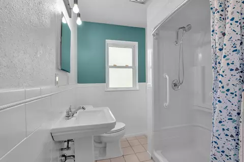 Bath - 2109 N Division St, Appleton, WI 54911 photo 1 of 1