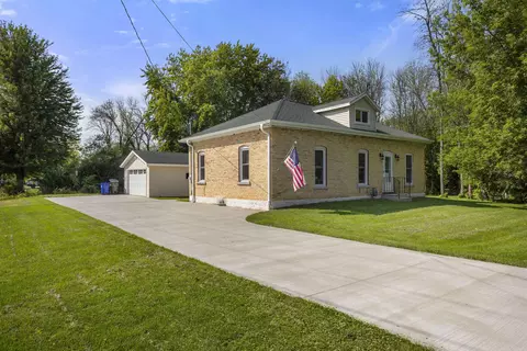 602 N 9th St, Winneconne, WI 54986