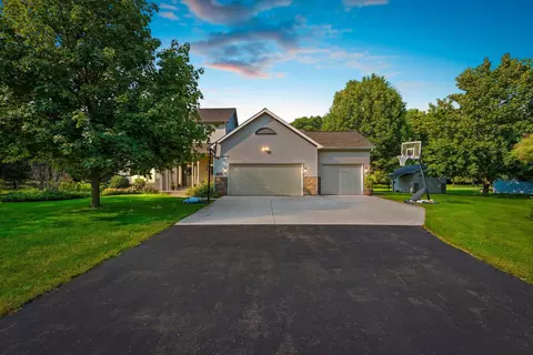 3532 Golf Wood Dr, Neenah, WI 54956