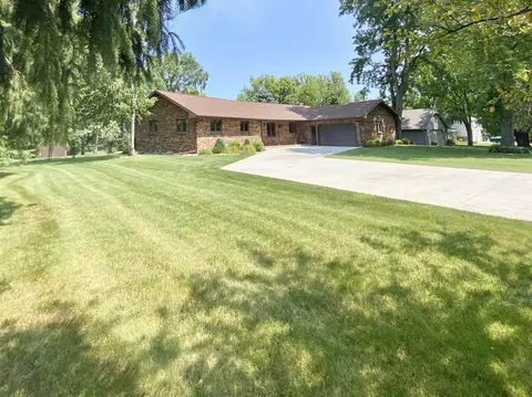 84 Bayberry Ln, Oshkosh, WI 54902