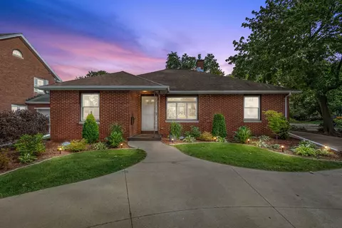 219 W Prospect Ave, Appleton, WI 54911 photo 2