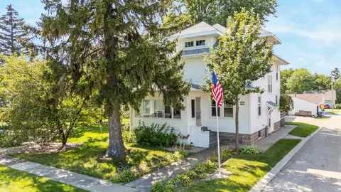 18 S 4th St, Winneconne, WI 54986
