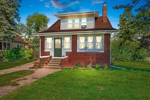 1004 Jefferson St, Oshkosh, WI 54901