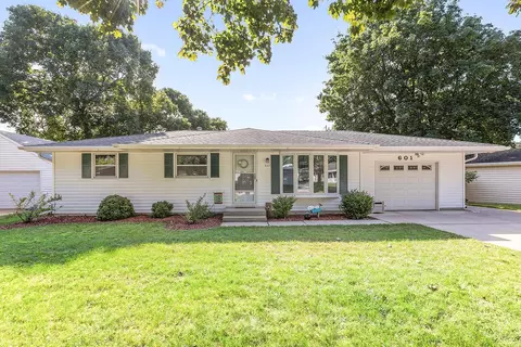 601 Bluebird Ln, Green Bay, WI 54303