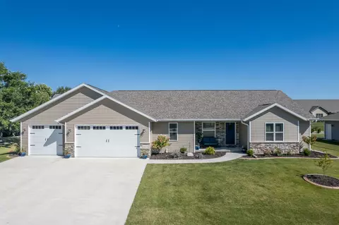 n8952 Blackoak Street, Menasha, WI 54952