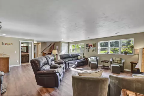 3372 Brookside Dr, Pulaski, WI 54162 photo 6