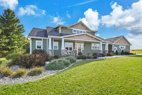 3372 Brookside Dr, Pulaski, WI 54162