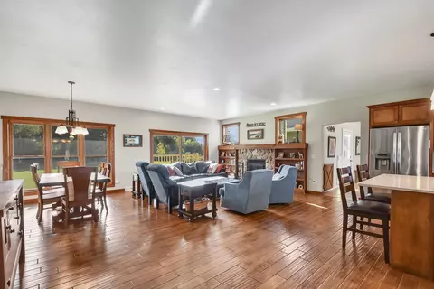 3372 Brookside Dr, Pulaski, WI 54162 photo 3