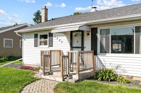 1525 Ames St, Neenah, WI 54956