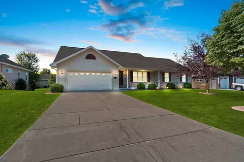 3548 Spyglass Hill Dr, Green Bay, WI 54311