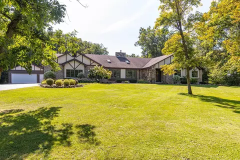 1852 Crown Dr, Oshkosh, WI 54904