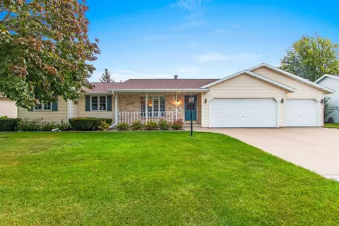 865 Luke Ln, Green Bay, WI 54302