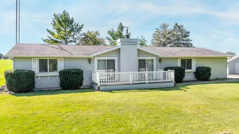 4923 County Rd G, Oshkosh, WI 54904