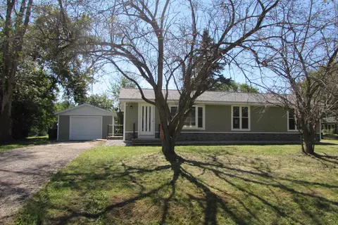 117 Crestview Ln, Waupaca, WI 54981