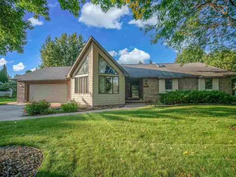 n427 Maple Ridge Drive, Appleton, WI 54915