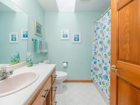 Bath - n427 Maple Ridge Drive, Appleton, WI 54915 photo 2 of 3