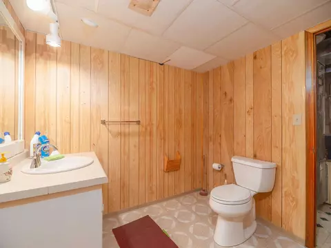 Bath - n427 Maple Ridge Drive, Appleton, WI 54915 photo 3 of 3