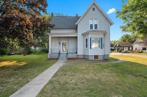 206 Hattie St, Marinette, WI 54143