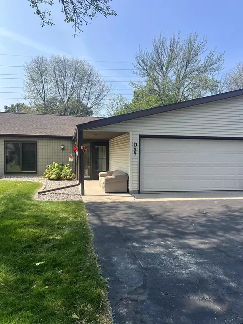 907 Jacobsen Rd #D, Neenah, WI 54956