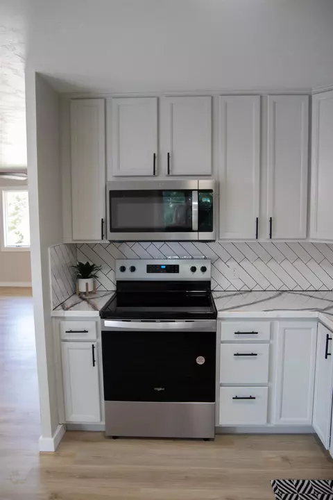 Kitchen - 1620 S Seminole Rd, Appleton, WI 54914 photo 3 of 3
