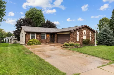325 N Cherry St, Hortonville, WI 54944