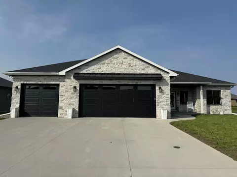 460 Peterlynn Dr, Wrightstown, WI 54180 photo 1