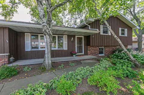 1763 Oakridge Ct, Menasha, WI 54952